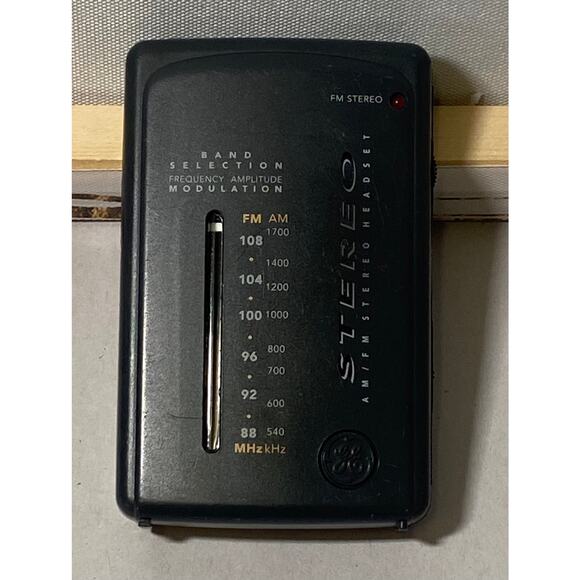 GE 7-1637A AM FM Stereo Headset Radio Handheld Portable Tested Works! - Picture 1 of 9